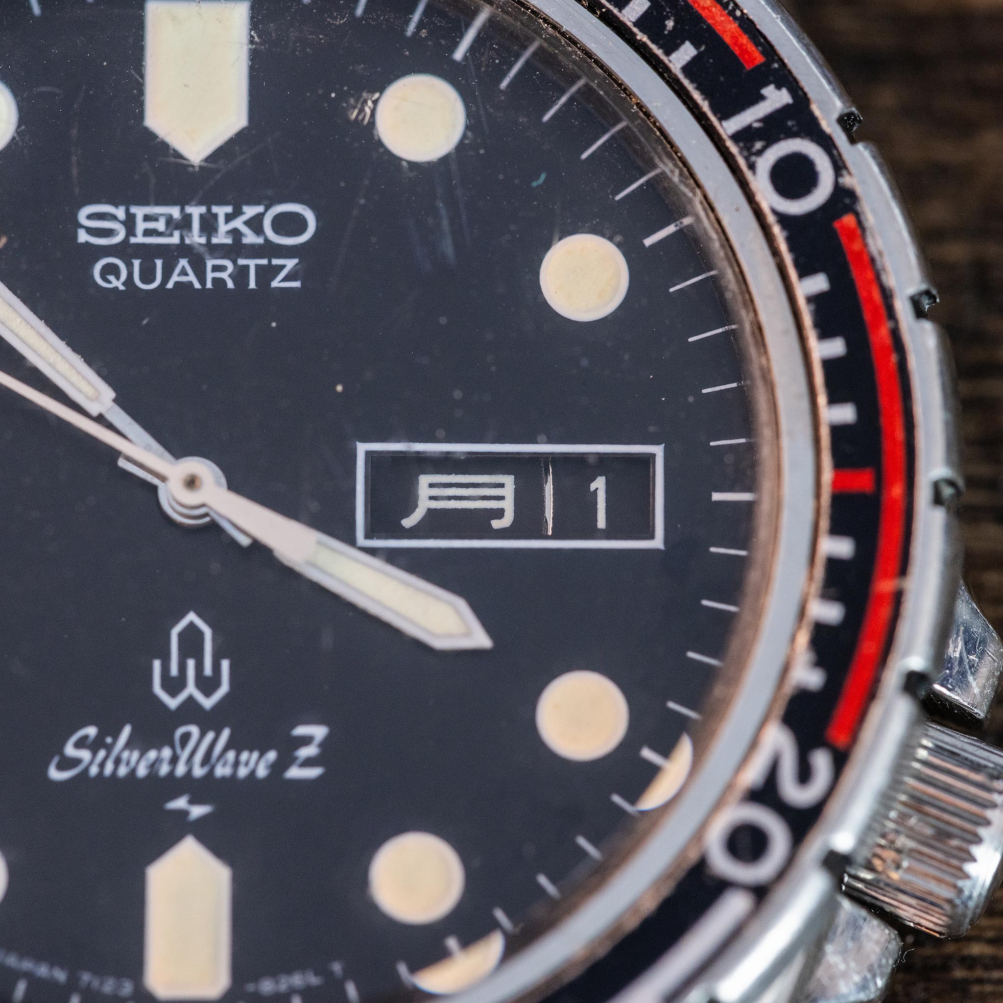 Close-up of the Seiko SilverWave Z day-date window displaying Japanese Kanji alongside the black dial and luminous markers.