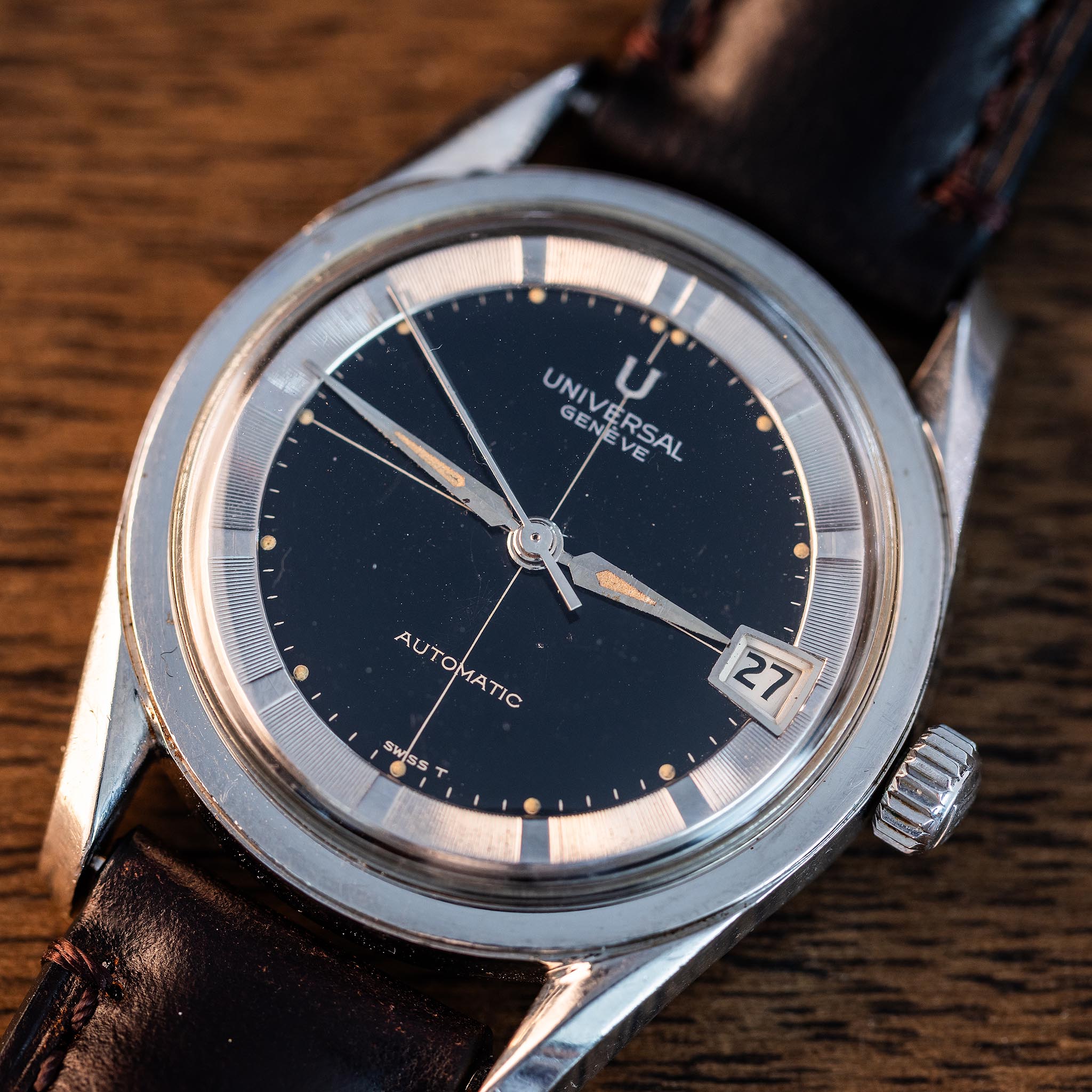 Front view of the Universal Genève Polerouter Date after restoration of its acrylic crystal.